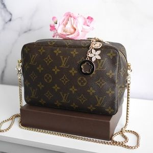 🍑AUTHENTIC LV Trousse 23